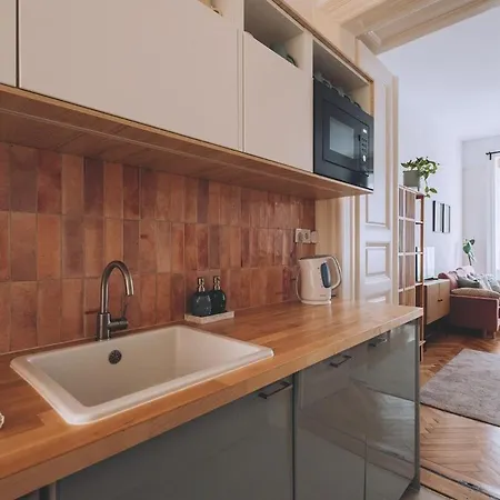 Downtown Luxe & Stylish