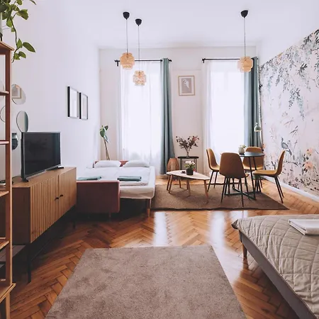 Downtown Luxe & Stylish Budapest