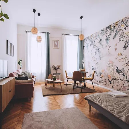 Downtown Luxe & Stylish *