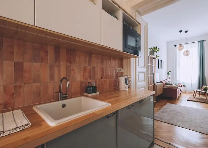 Downtown Luxe & Stylish