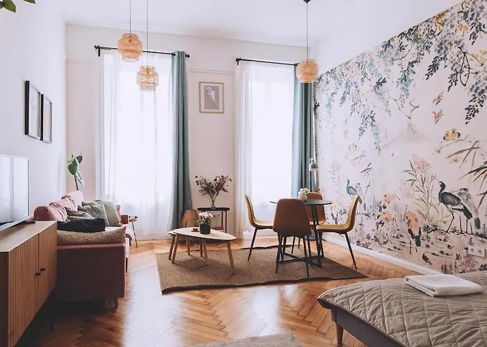 Downtown Luxe & Stylish *