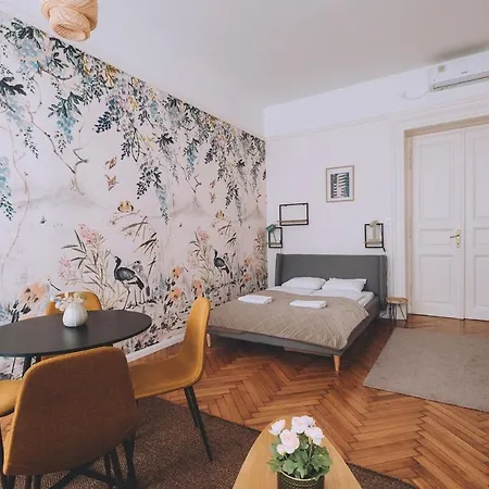 Apartman Downtown Luxe & Stylish *