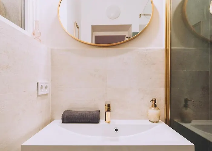 Apartment Downtown Luxe & Stylish *