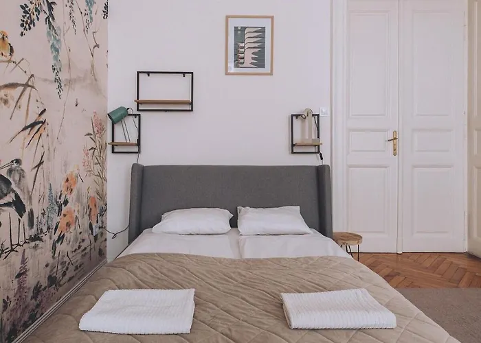 Lägenhet Downtown Luxe & Stylish Budapest